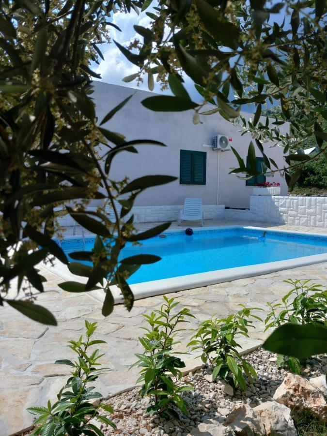 Holiday House M&A&K With Swimming Pool Kaštel Štafilić Buitenkant foto