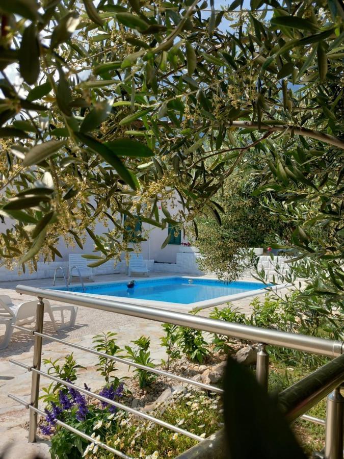Holiday House M&A&K With Swimming Pool Kaštel Štafilić Buitenkant foto