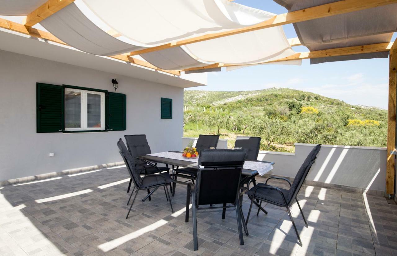 Holiday House M&A&K With Swimming Pool Kaštel Štafilić Buitenkant foto