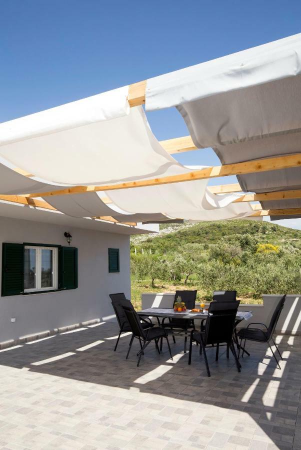 Holiday House M&A&K With Swimming Pool Kaštel Štafilić Buitenkant foto